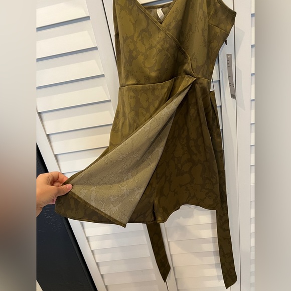 Urban Outfitters Romper - Picture 3 of 9